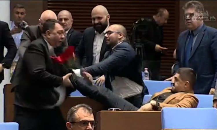 Радостин Василев за боя в пленарна зала: На такива тумбеци като този - ритници се раздават