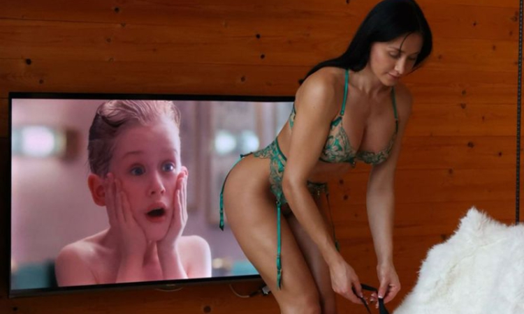 Коледата е още по-гореща с Кристина