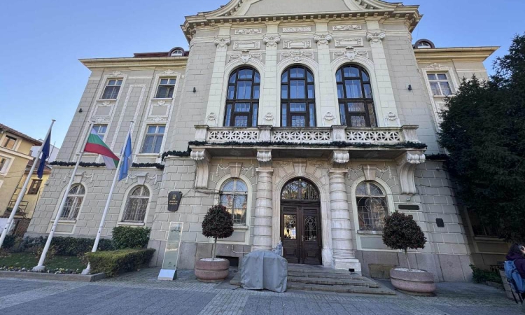 Важно: Промяна в работното време на касите на Община Пловдив и „Местни данъци“ утре и на 05.01.2026 г.