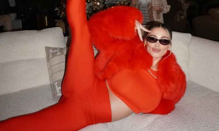 Бременността не попречи на Дилета да се разкрачи и да качи поредица от уникални снимки