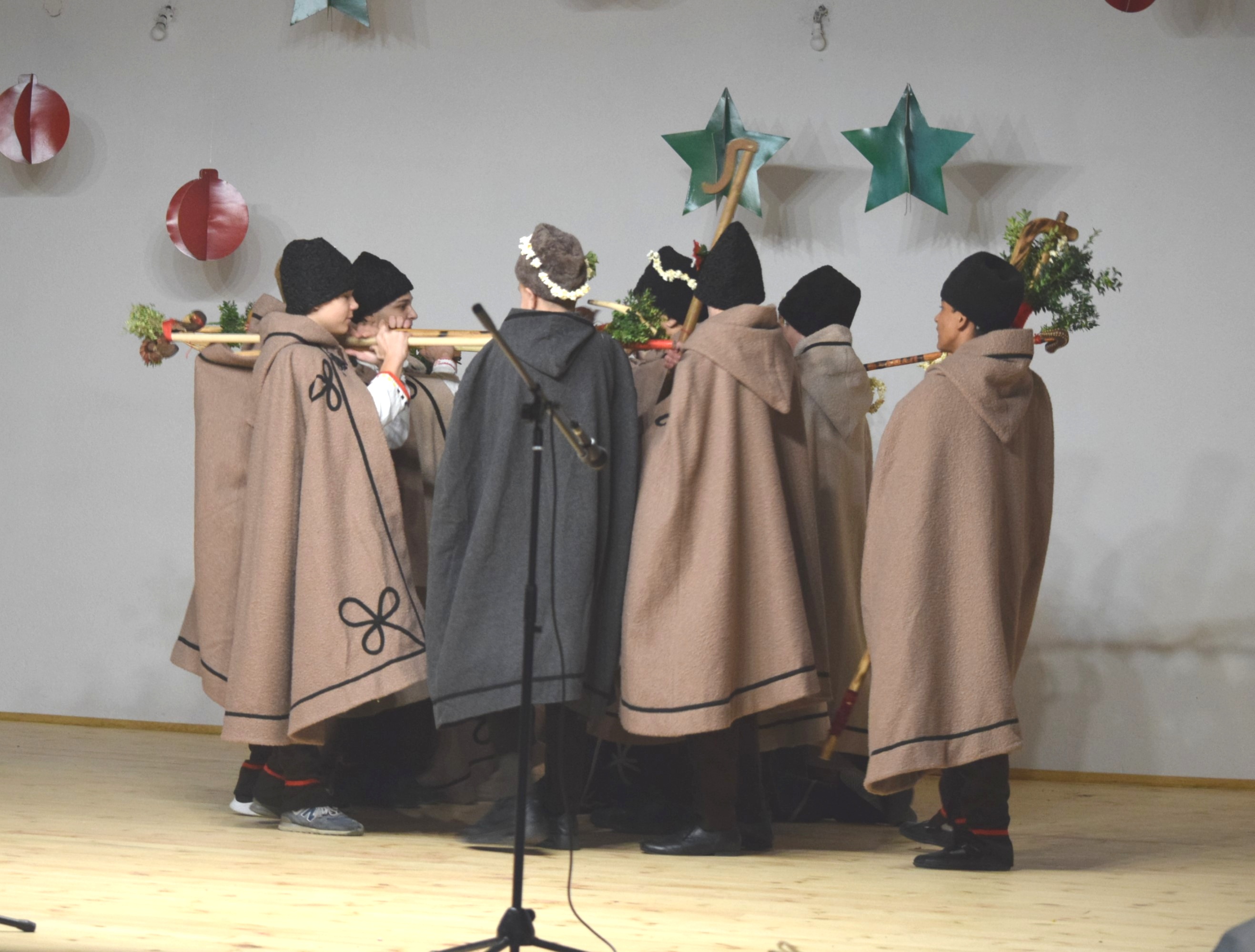 С коледен концерт откриха обновената зала на читалището в Маноле 