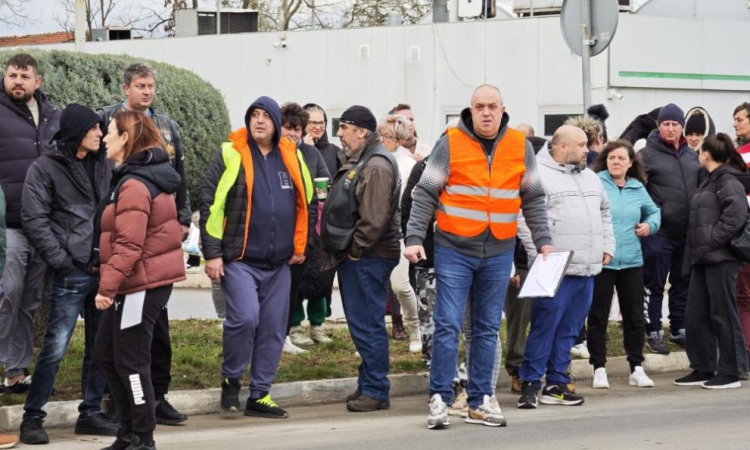 Стотици блокираха Нова Загора след двойна смърт на пътя