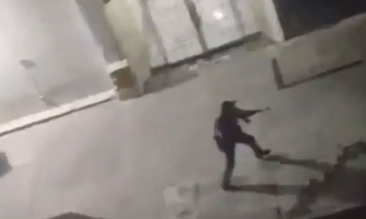 Прелитащи дронове предизвикали предупредителна стрелба в центъра на Каракас, нямало сблъсъци в града