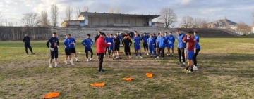 Спартак Пловдив тренира на ужасен терен