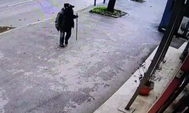 Вижте видео от нападението над българското посолство в Скопие