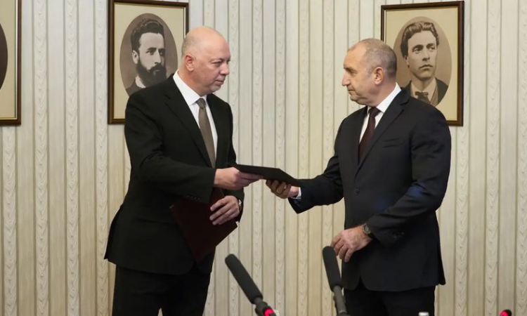 Желязков върна на президента неизпълнен проучвателния мандат