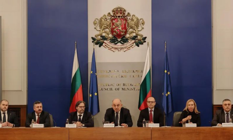 Хора без сметка в банката ще превалутират само с лична карта до 5 хил. евро