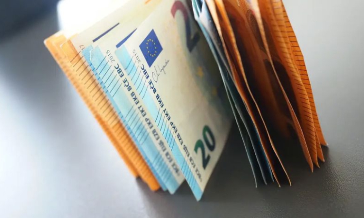 БНБ: Надрасканите евробанкноти не се връщат и не се плащат