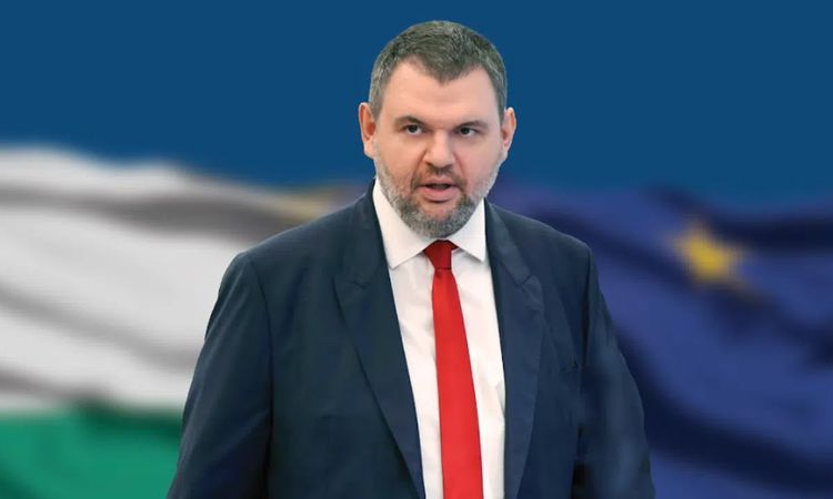 Пеевски откри новата експозиция на Музея на Сглобката и показа истината за пуделите и пачките