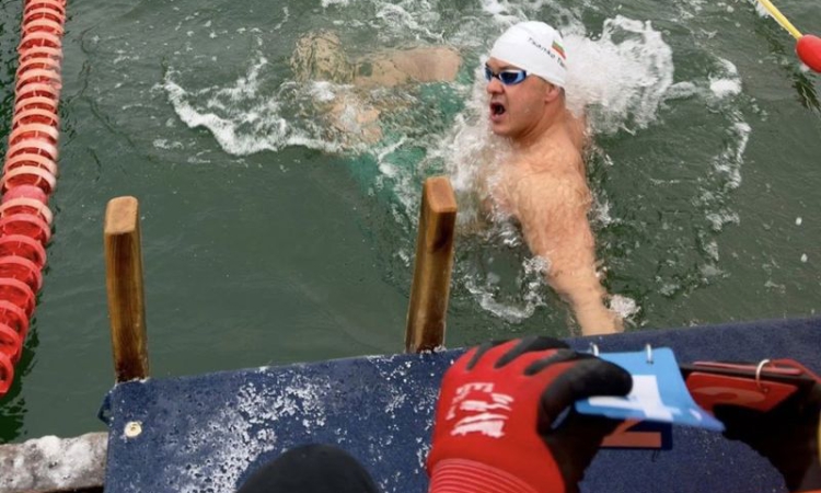 Цанко Цанков триумфира със Световната купа по зимно плуване в Гдиня