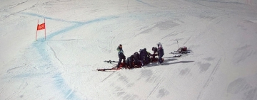 Линдзи Вон падна секунди след старта, наложи се да я откарат с хеликоптер