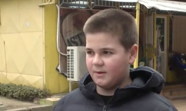 Шестокласник намери пари на улицата и ги върна на възрастна жена