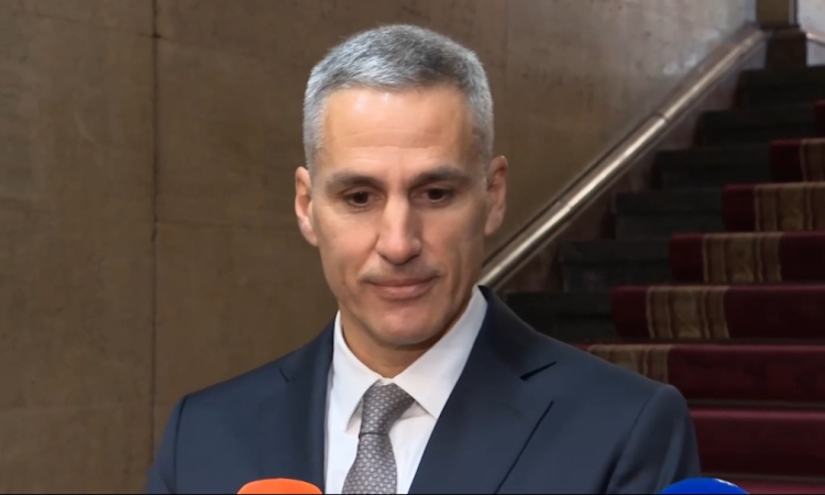 Гюров: Водата е задържана да „избухне“ при служебния кабинет, а сметките за ток не са изненада