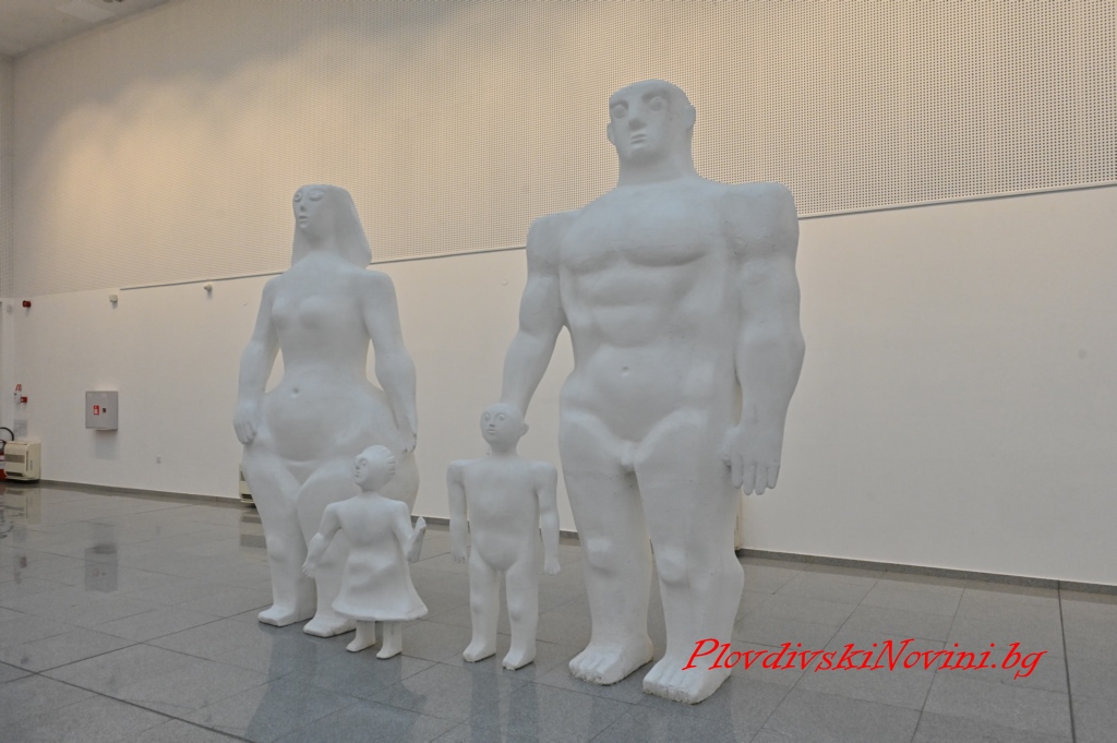 Павел Койчев с 13 гигантски пластики в Зала „2019“