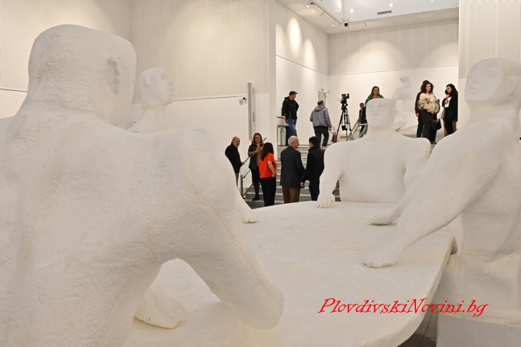 Павел Койчев с 13 гигантски пластики в Зала „2019“