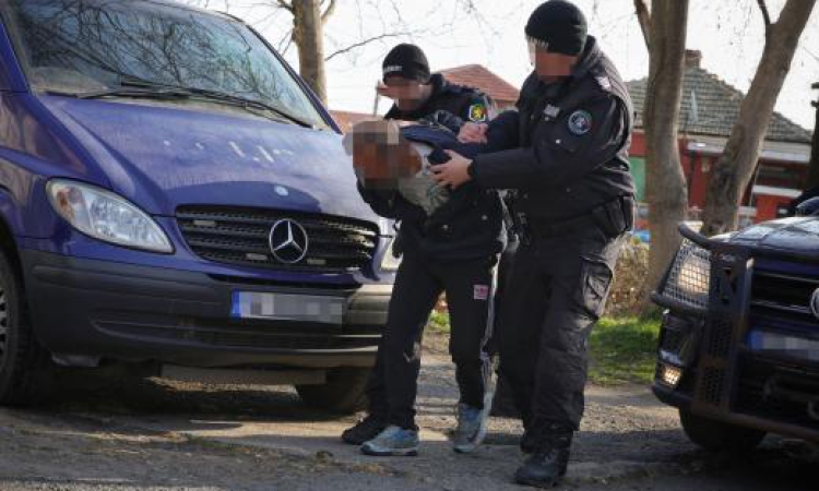 Спецакция в Бургас: 10 арестувани за купуване на вот и разпространение на дрога