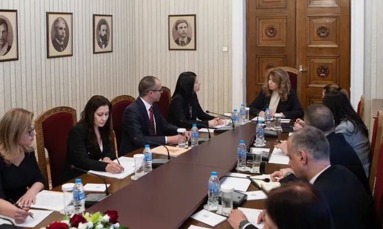 Президентът Йотова обсъди с НАП и КЗП контрола върху ръста на цените предвид Великденските празници