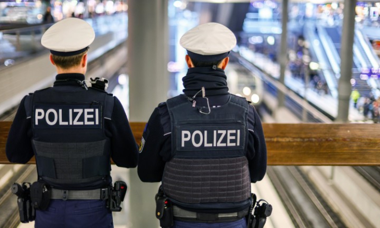 Опит за атентат във влак в Германия