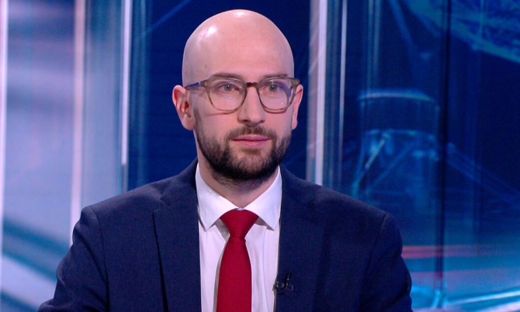 Министър Клисурски: Петролът поевтиня рязко, очаквам спад на цените и на бензиностанциите