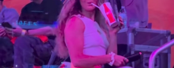 Руса мацка си показа чисто голото дупе по време на двубой от НБА (СНИМКИ И ВИДЕО)