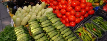 Зеленчуци на рекордни цени: Домати и краставици двойно по-скъпи