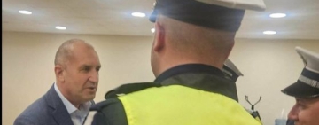 Радев се похвали с платена глоба за неправилно паркиране