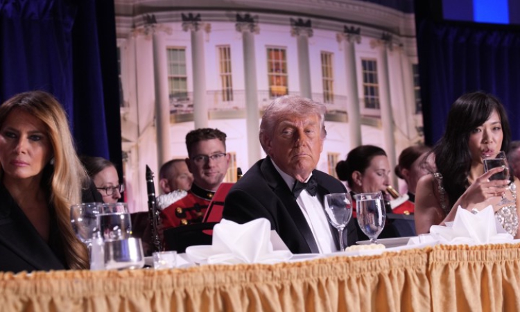 Тръмп изведен спешно от събитие на Белия дом