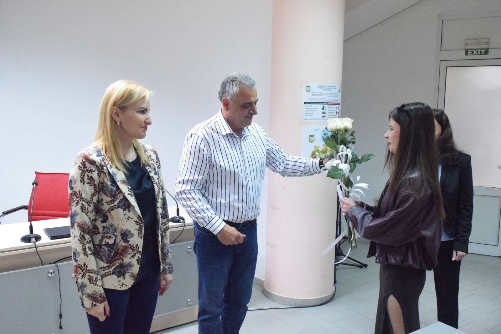 Тринадесет абитуриенти от Община Марица, които са загубили единия или и двамата си родители, получиха еднократна финансова помощ по повод завършването на 12 клас