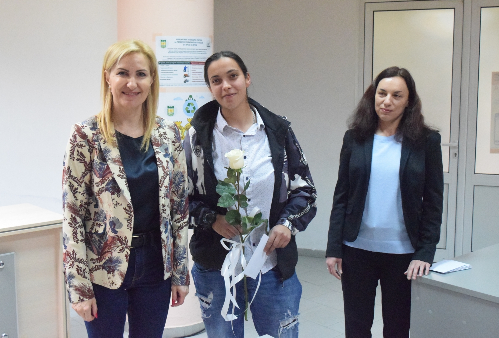 Тринадесет абитуриенти от Община Марица, които са загубили единия или и двамата си родители, получиха еднократна финансова помощ по повод завършването на 12 клас