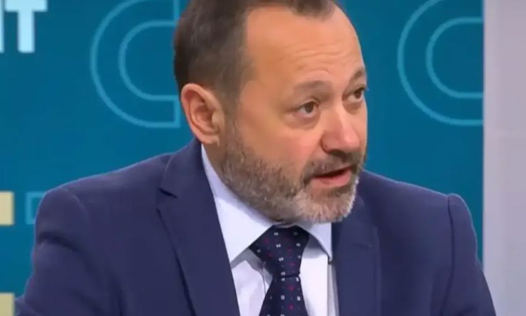 Регионалният министър: Става дума за огромно по мащаби свлачище, поне месец ще продължат проучванията