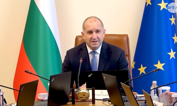 Румен Радев: Намаляването на покупателната способност на гражданите изисква неотложни действия