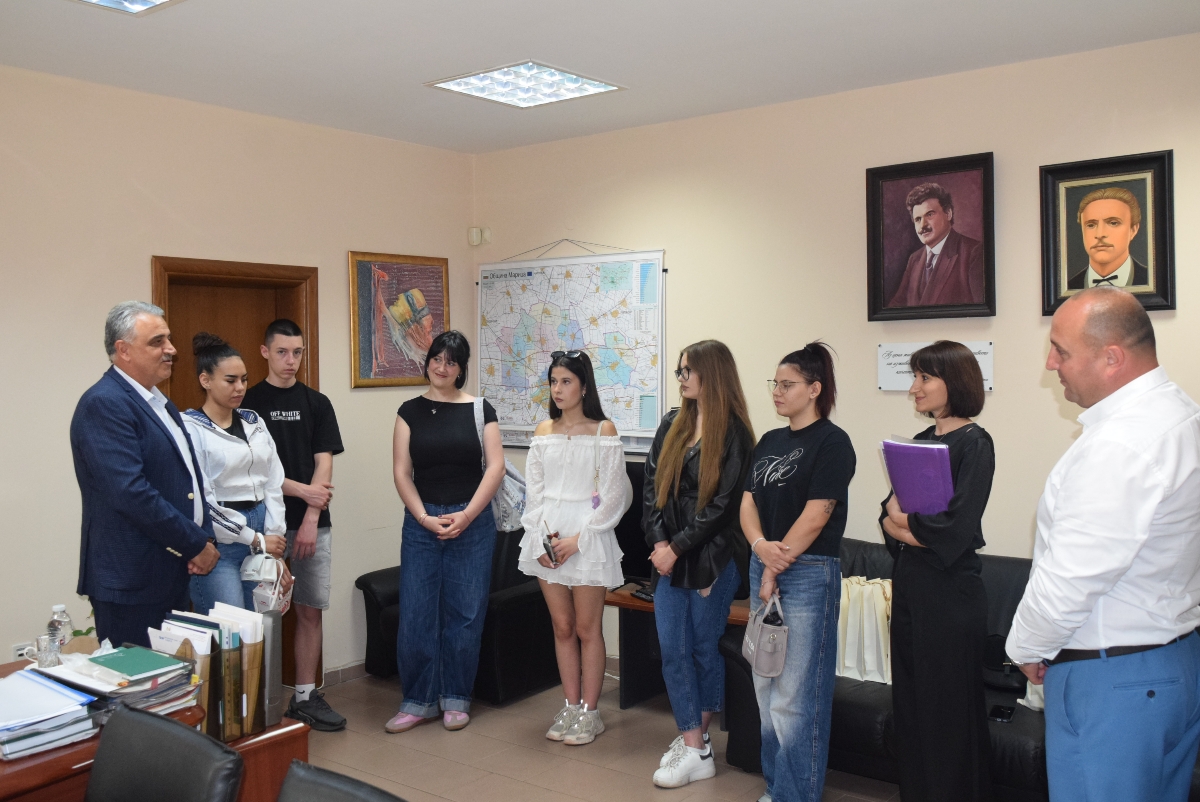 По инициатива на Община Марица три момичета от Труд получиха стипендии за университет от две фондации