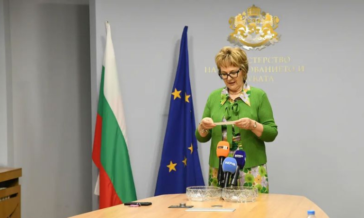 Зрелостниците се явяват на втора задължителна матура: Изтеглиха Вариант 2