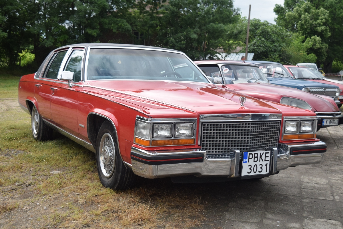 луксозния Beetle 1303 L, американския символ на разкоша Cadillac Fleetwood Brougham от 1981 година