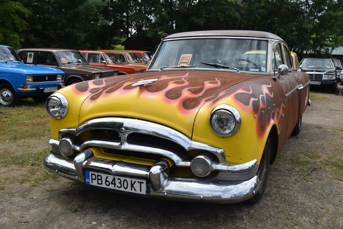 емблематичния Packard Clipper от златната ера на автомобилостроенето в Детройт.