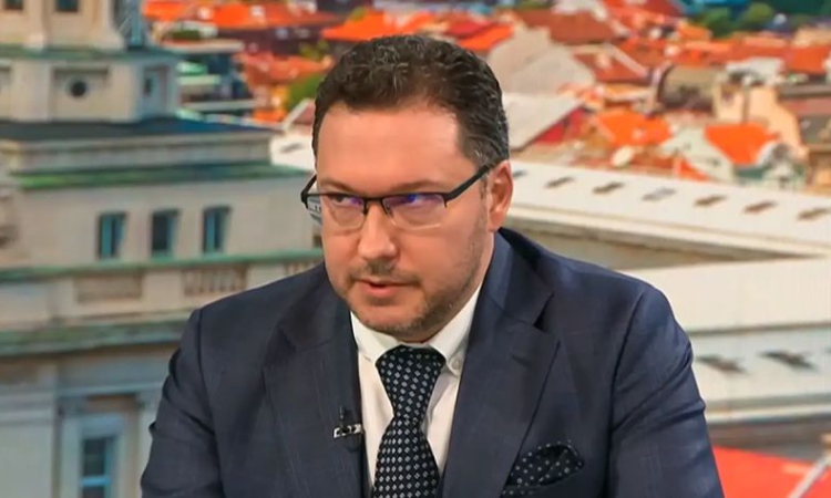 Даниел Митов критикува Асен Василев заради Кандев: Продължи с добре познатия си жанр на политическа халюцинация