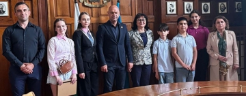 Кметът Костадин Димитров посрещна ученици от ОУ „Райна Княгиня“ в Община Пловдив