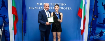 Министърът на младежта и спорта Енчо Керязов награди европейската вицешампионка по карате Теодора Цанева