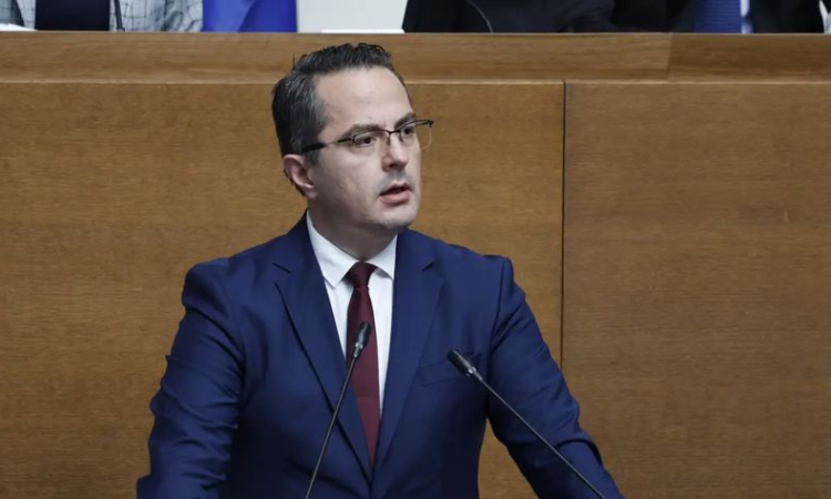 Цончо Ганев за новия дълг: Тегли се, за да се осигурят поредните милиарди за правилните фирми и правилните хора