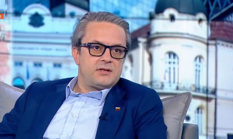 Тома Биков за Пеевски и Атанасова: Не съм моралната полиция. Демерджиев допусна гаф