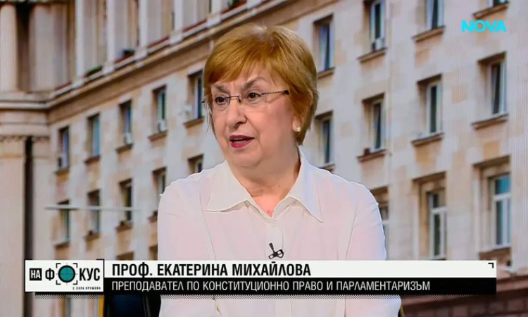 Проф. Екатерина Михайлова: Десислава Атанасова трябва да подаде оставка, ако твърденията за полетите са верни