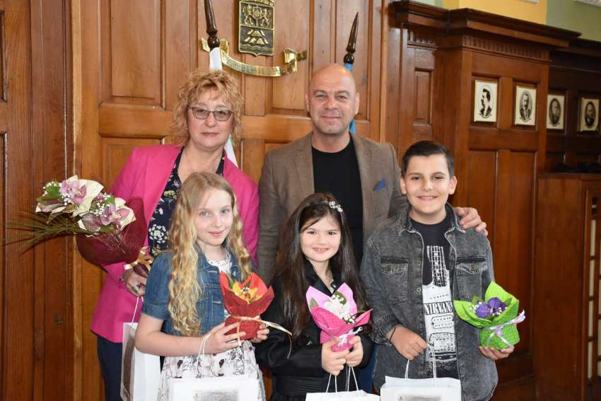 Кметът Костадин Димитров се срещна с децата от „Арт Войс Център“