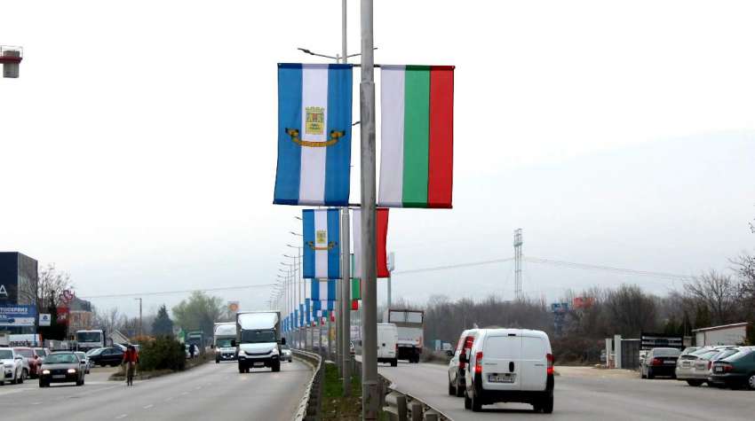 С над 400 нови знамена Пловдив посреща националния празник