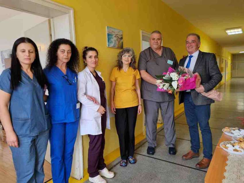 Кметът на Асеновград - на визита в болницата по повод Бабинден