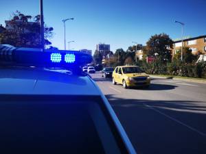 Криминално проявен опита да подкупи с 85 лева полицаи от Асеновград