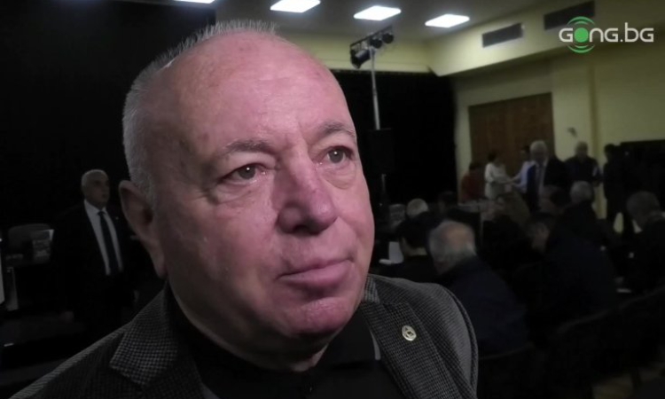 Извънредна ситуация с българска футболна легенда, откаран е с линейка