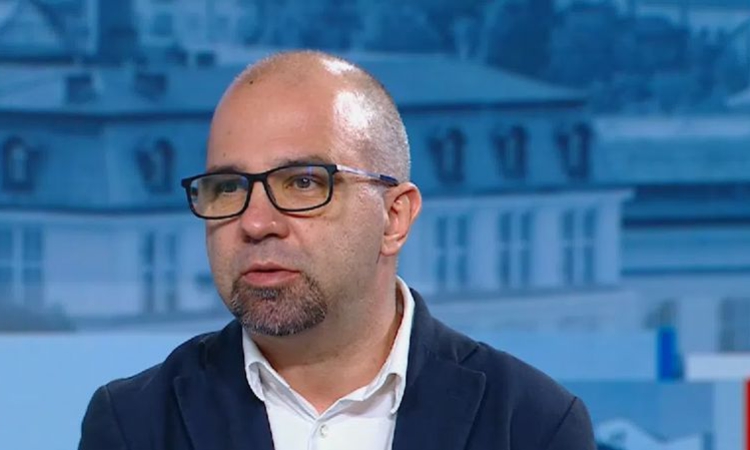 Либералите печелят от образа на Радев като противник