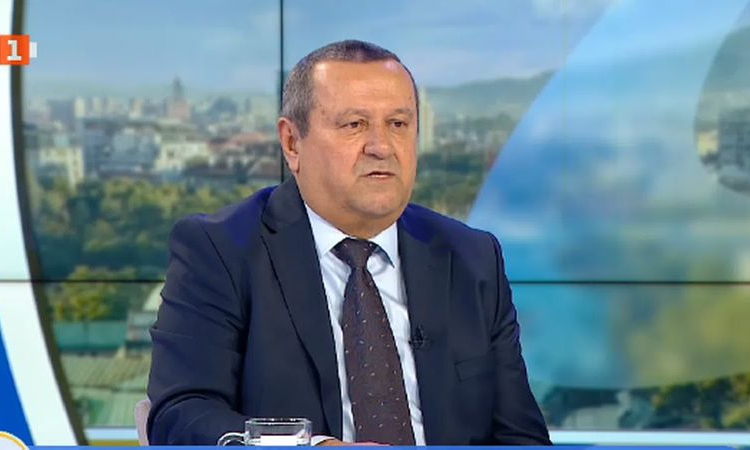 Хасан Адемов се обяви срещу схемата "глас срещу хляб", не знае за великденските добавки
