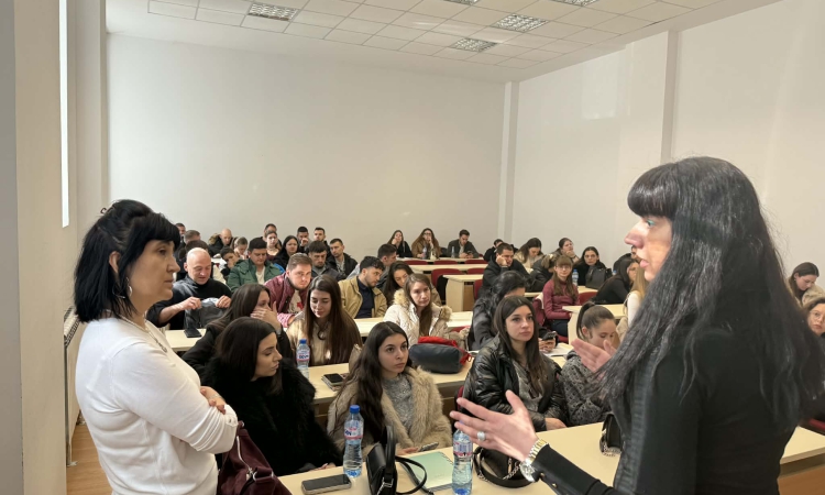 НЗОК разясни на студенти от ПУ правата им, когато са в чужбина