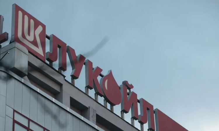 Швейцарски акционер в "Лукойл" заплашва България с арбитраж заради външно управление на дружества от групата